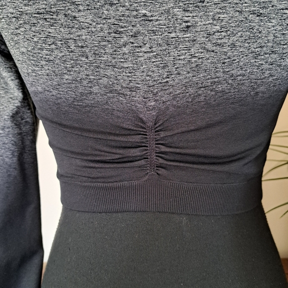 Gymshark Adapt Ombre Crop Top Grey Black Size Small Active Top Long Sleeved - Picture 10 of 15